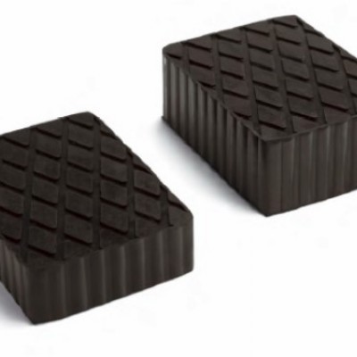 Rectangular pad for post lift
